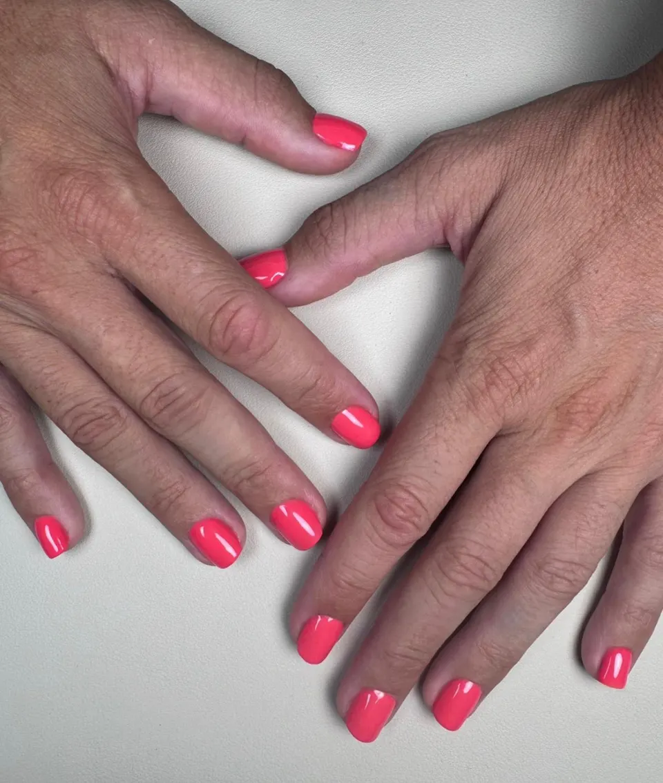 Semipermanente en color coral